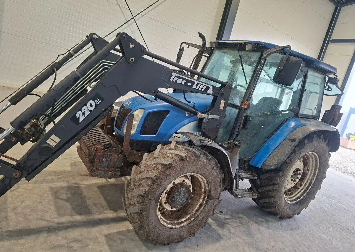 New Holand Tl100+celny nakladac Trac-lift220