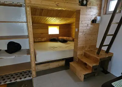 krasna slnečná záhrada s chatkou a altánkom, Svätý Jur