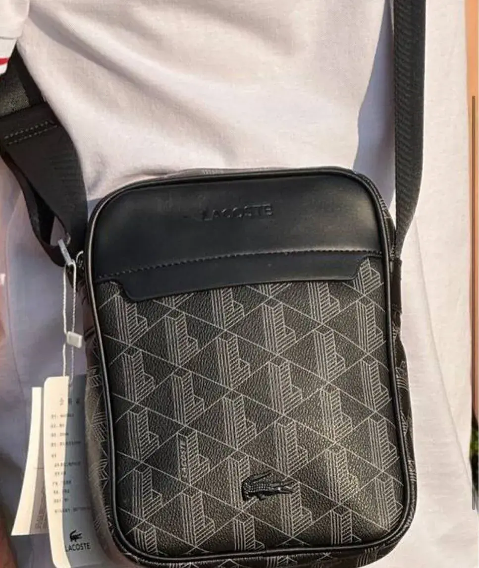 Stýlovú pánsku/unisex tasku Lacoste.