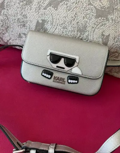Strieborná kabelka karl lagerfeld