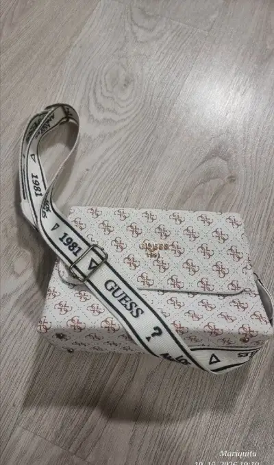 Krasna kabelka guess