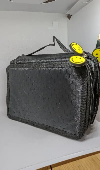 Nový štvorposchodový peračník smiley