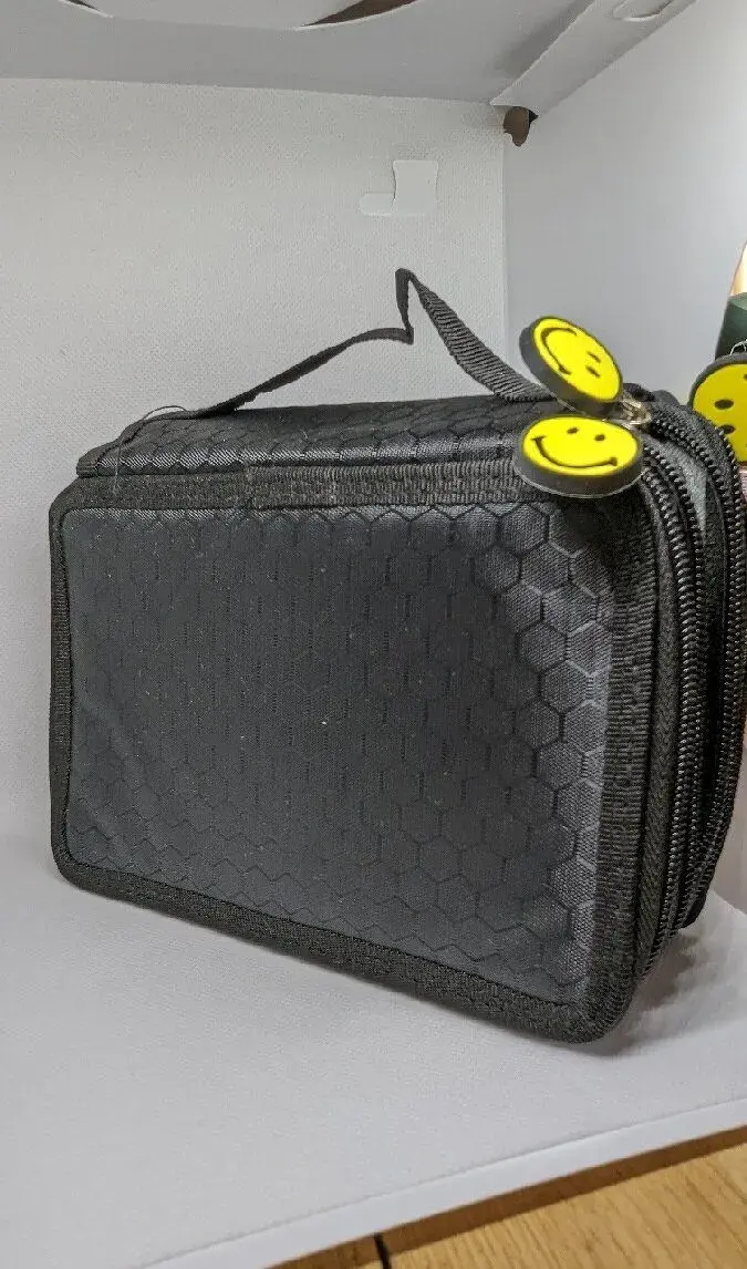 Nový štvorposchodový peračník smiley
