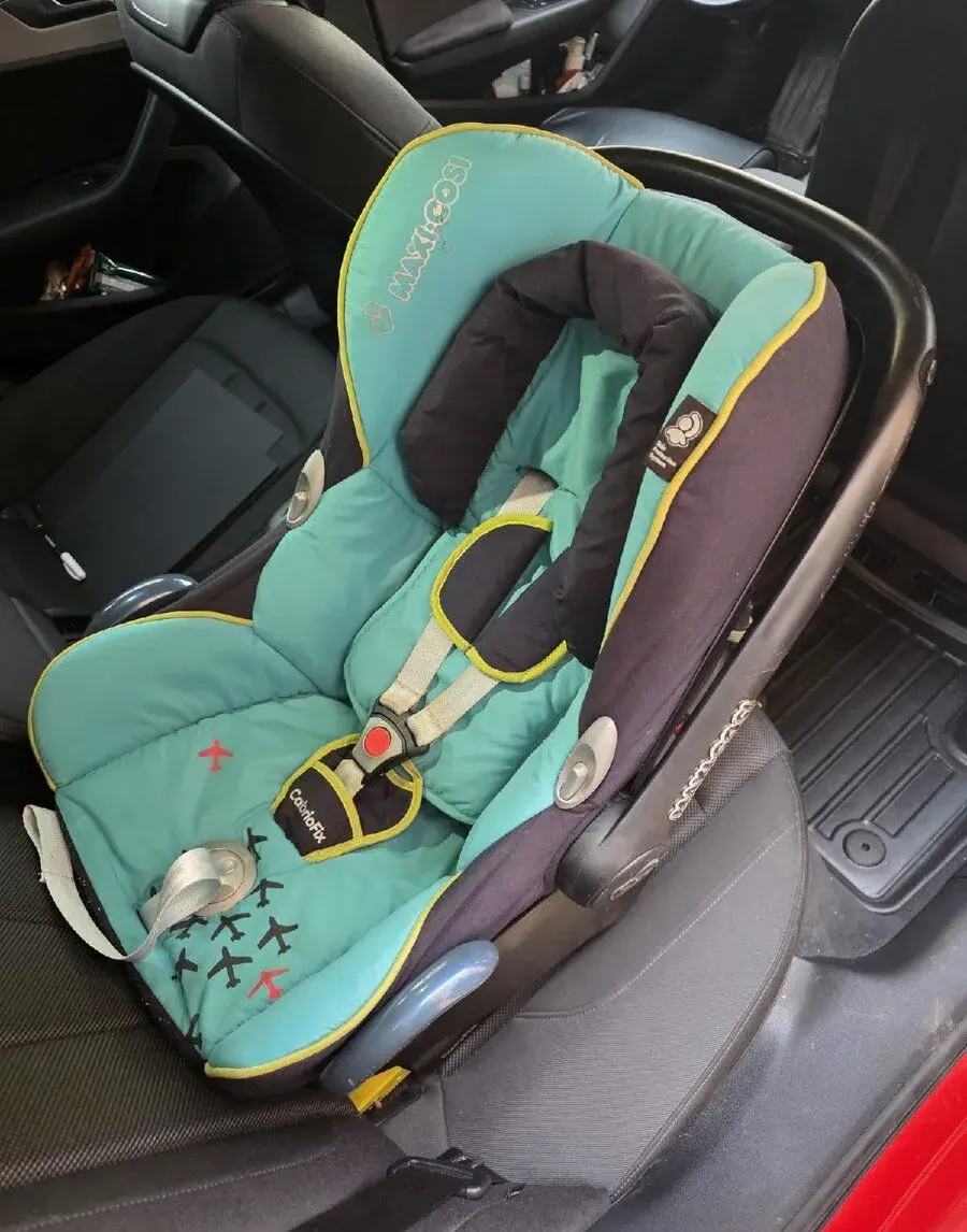 Maxi-Cosi CabrioFix + EasyFix Base (Isofix)