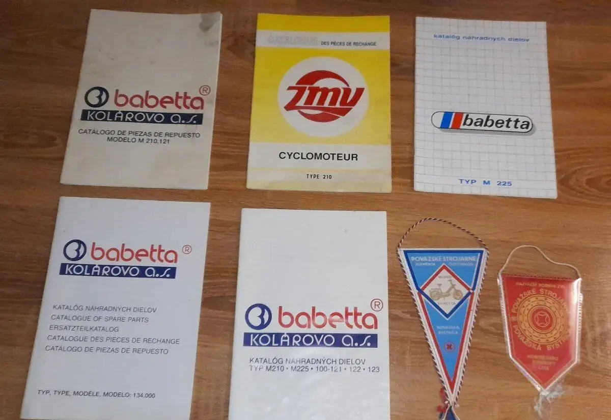 Originálne katalógy ND a vlajky Jawa 50 Babetta / Stella
