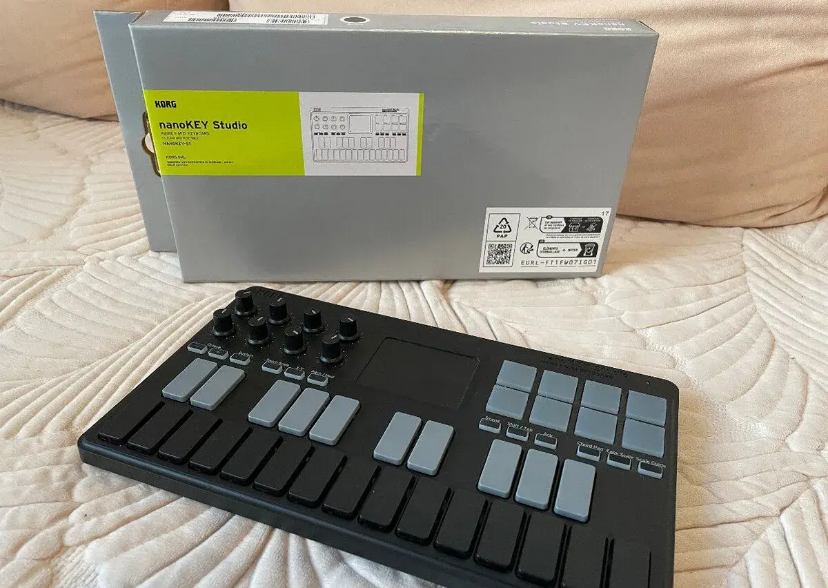Korg nanoKEY Studio - midi controller