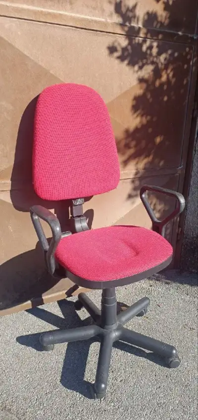 Kancelarska stolicka, otocna, k pisaciemu stolu,