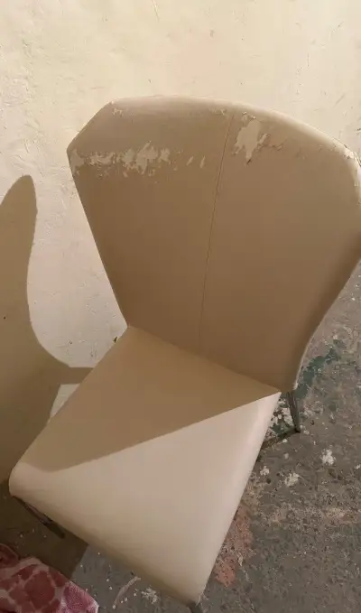 4x jedálenská stolička – béžová, kovové nohy