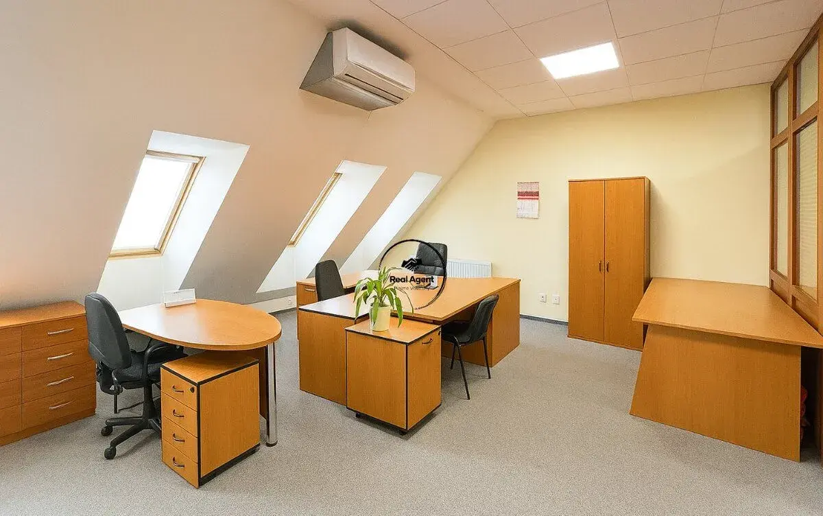 Prenájom kancelárie 70 m², Alžbetina ul, centrum KE, parking