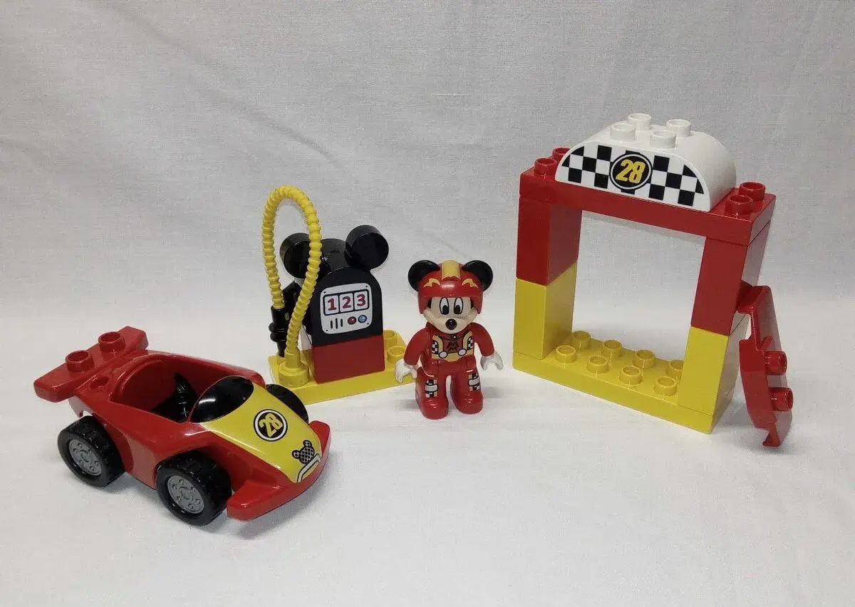 Lego Duplo Mickeyho závodní auto 10843