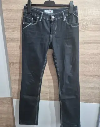 Balík pánskych značkových riflì za 10 eur
