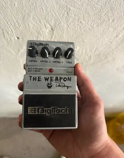Gitarový signature efekt Dan Donegan The Weapon