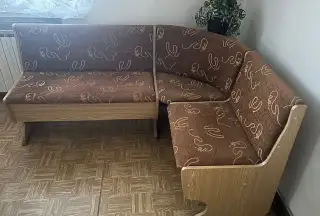 Jedálenskú rohovú lavicu, stôl