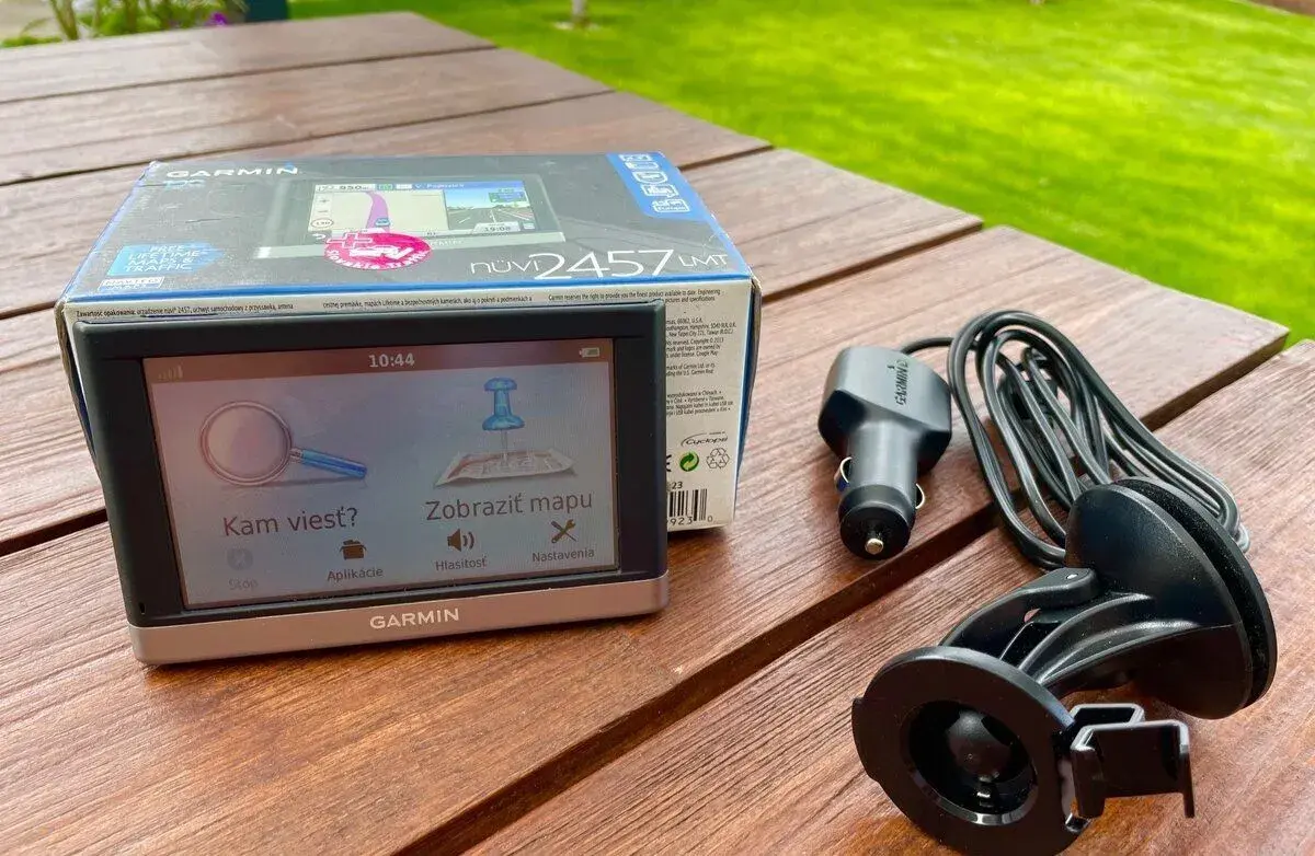 GPS navigácia GARMIN NUVI 2457 s mapou pre rok 2026.