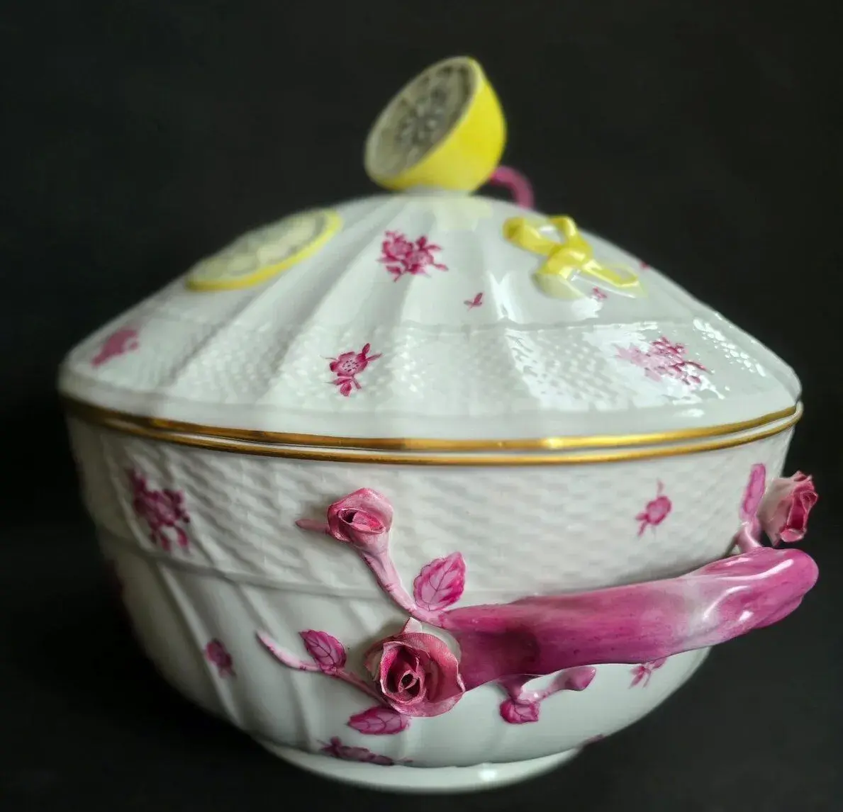 Porcelánová terina Herend Printemps, ručne maľovaná.