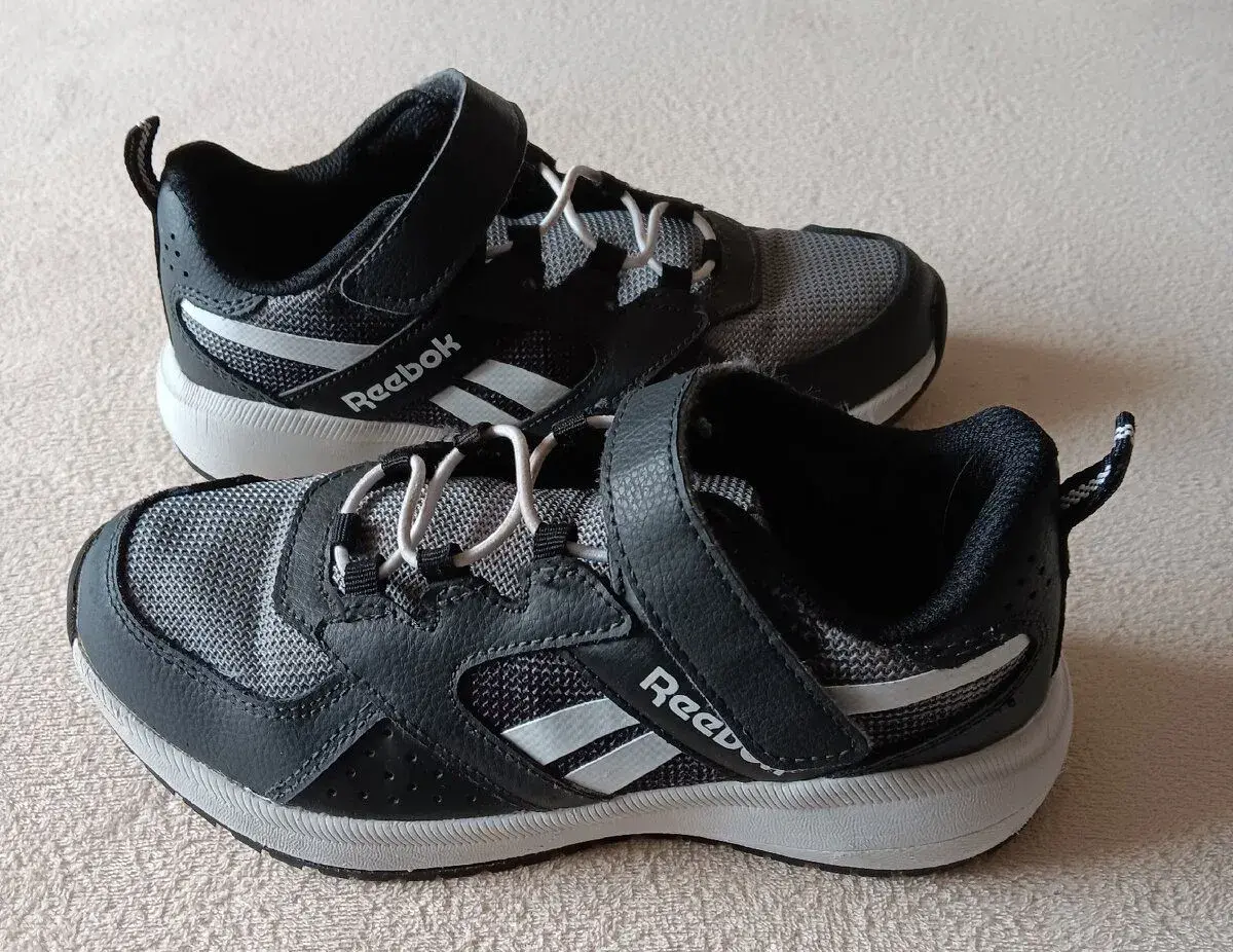 Tenisky Reebok, chlapec veľ. 32