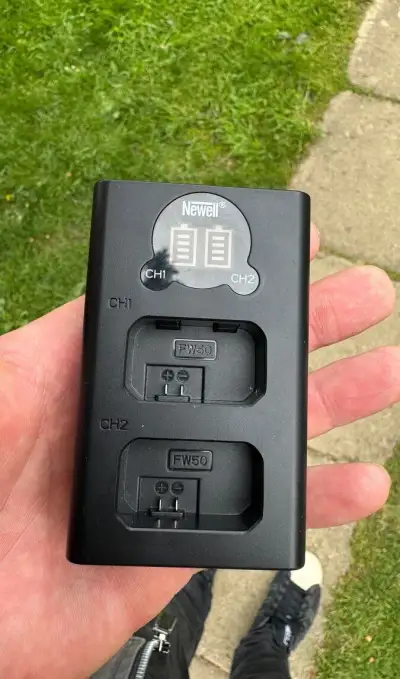 Rýchlostná USB-C duálna nabíjačka pre NP-FW50 batérie