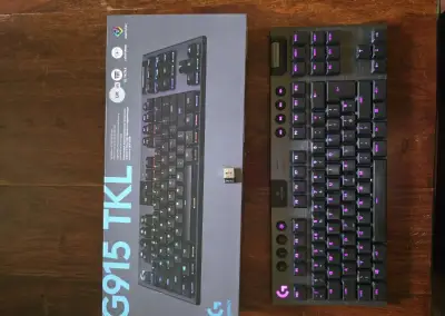 Hernú klávesnicu Logitech G915 TKL