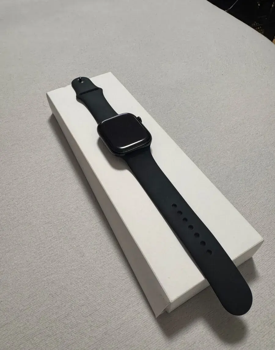 Apple Watch Series 10 46 mm GPS + Cellular – Jet Black + kop