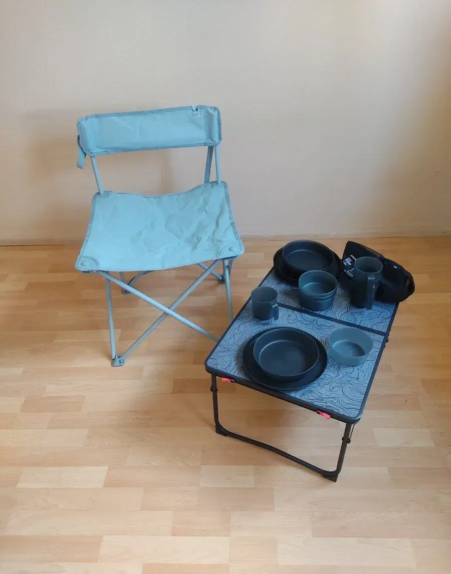 Kempingová stolička, stolík, sada riadu, cena za set