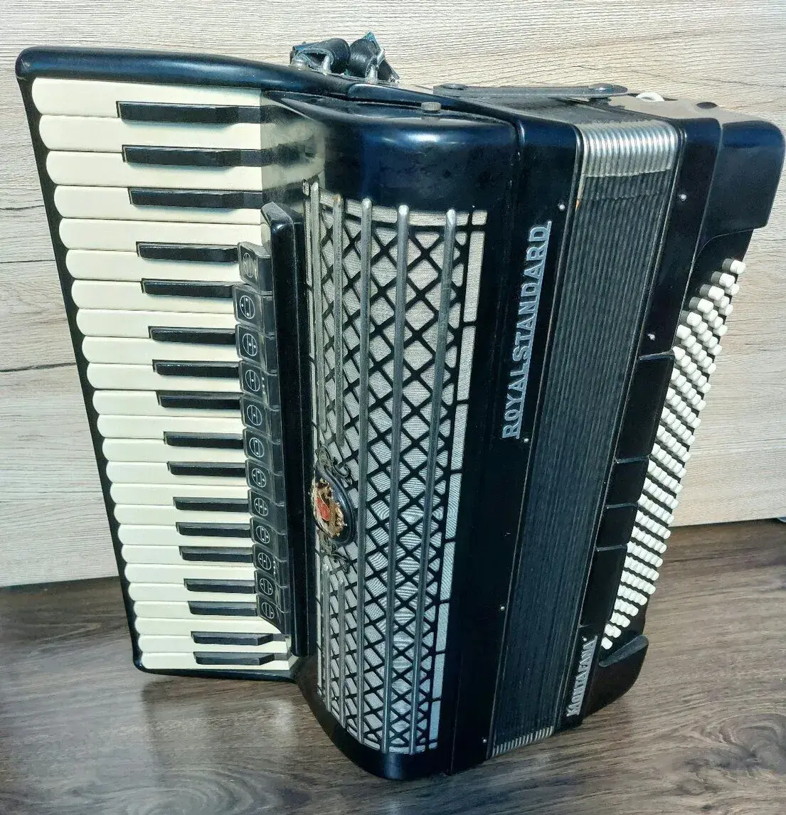 ROYAL STANDARD MONTAFANA 120 BAS AKORDEON HARMONIKA
