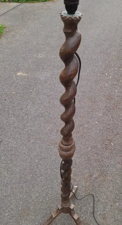 Drevenu lampu