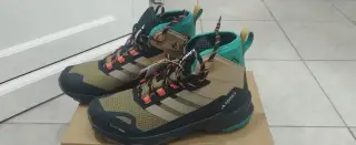 Trekové topánky Adidas nové