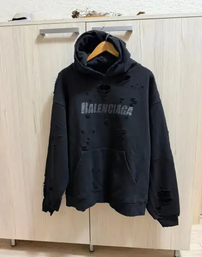 Balenciaga mikina.