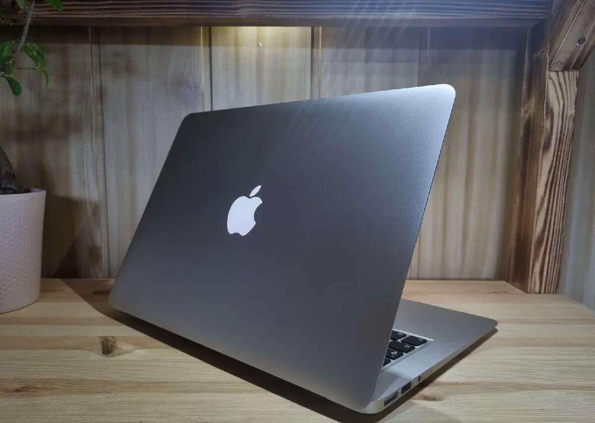 MacBook Air 13 - i7, 8GB, 256GB, Big Sur