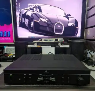 LINN Intek.integrovaný stereo zosilovač.