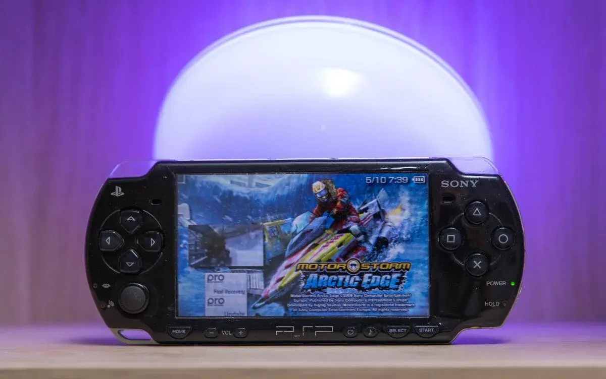 Sony PSP 2004 piano black s PS Vita joystickom