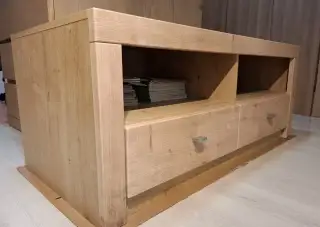 Skrinka pod TV