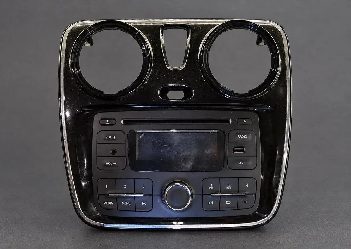 Originálne autorádio Dacia / Renault– CD, USB, AUX