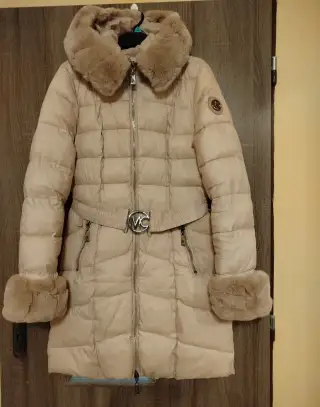 Krásny kabát s kožušinkou