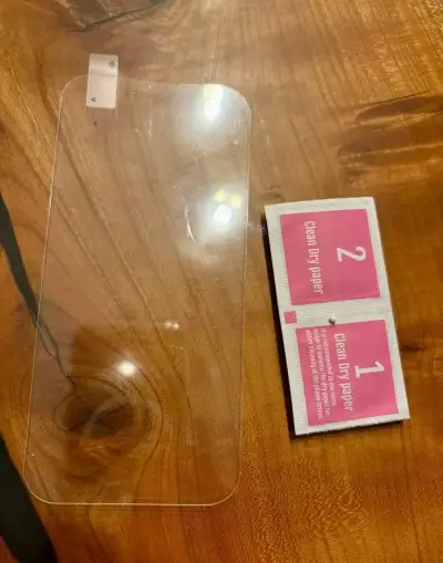 Nove tvrdene sklo iPhone 16