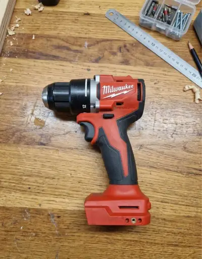 Vŕtačka / skrutkovač Milwaukee M18 BLDDRC