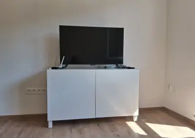Skrinka Ikea Besta polica pod televízor skriňa komoda