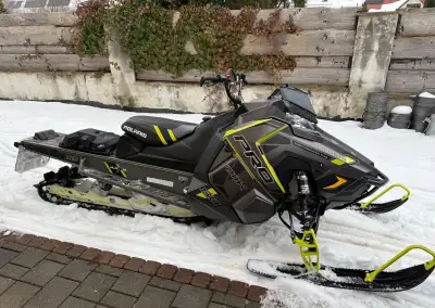 Snežný Skuter Polaris 800 RMK, 2018