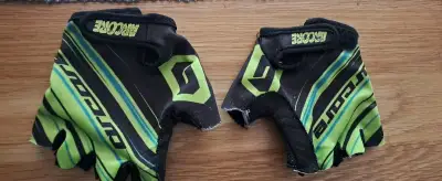 Cyklistické rukavice pre dieťa cca 9-11 rokov