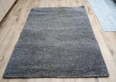 Tmavo šedý koberec 135x190 stredne dlhy vlas