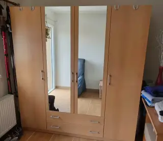 Šatníková skriňa