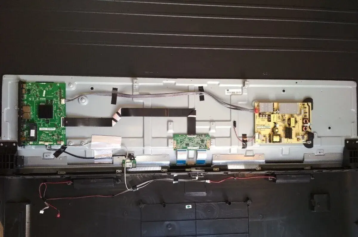 Rozpredám TV TCL 65DP600