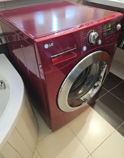 LG Direct Drive 9 kg – LUXUSNÁ ČERVENÁ METALÍZA