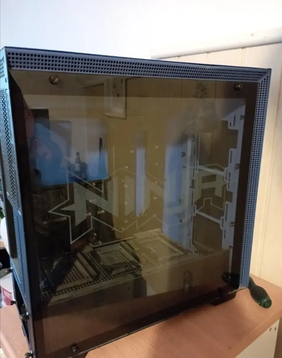 NZXT H700i NINJA (poškodená)