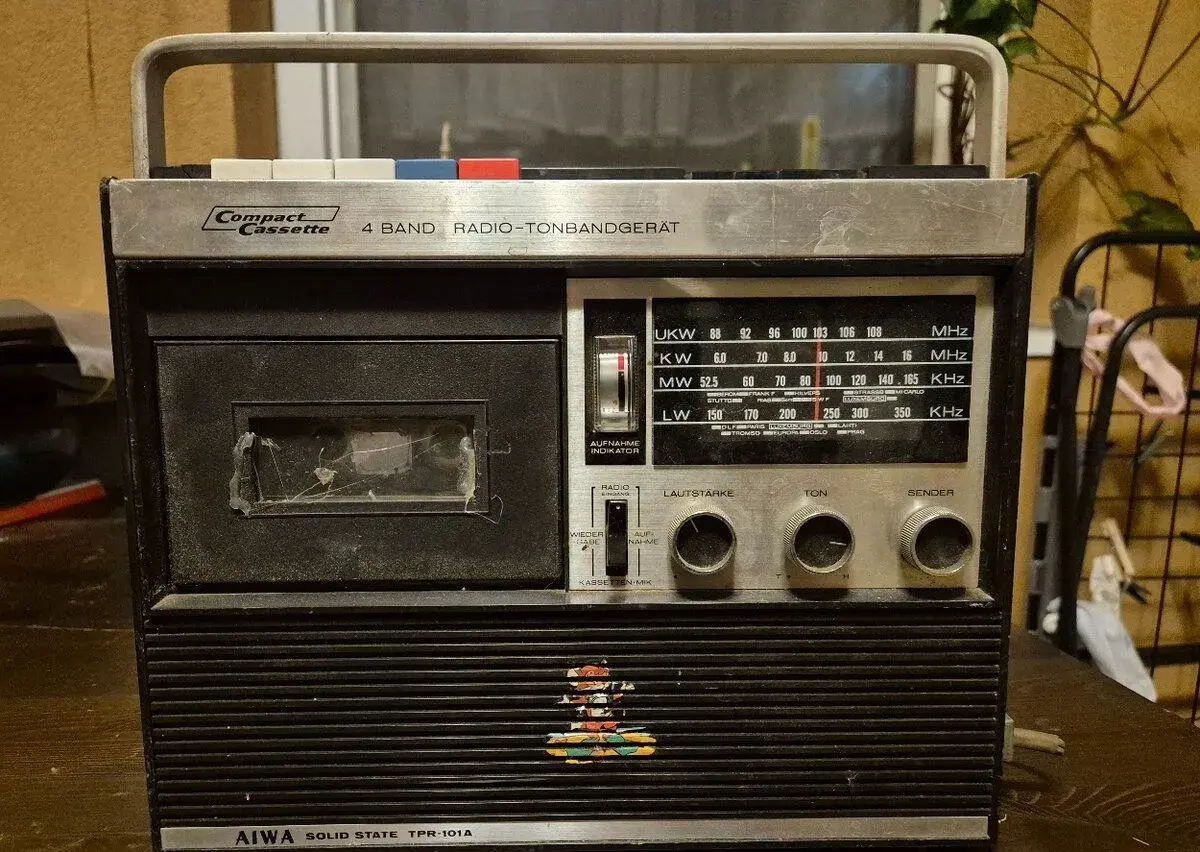 Aiwa stare rádio
