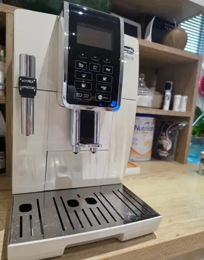 automatický kávovar De'Longhi ECAM 350.