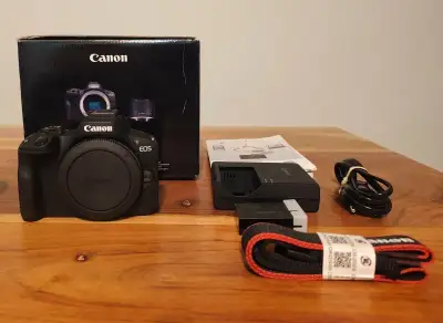 Nový fotoaparát Canon EOS R50 (telo), v záruke do 20.10.2028