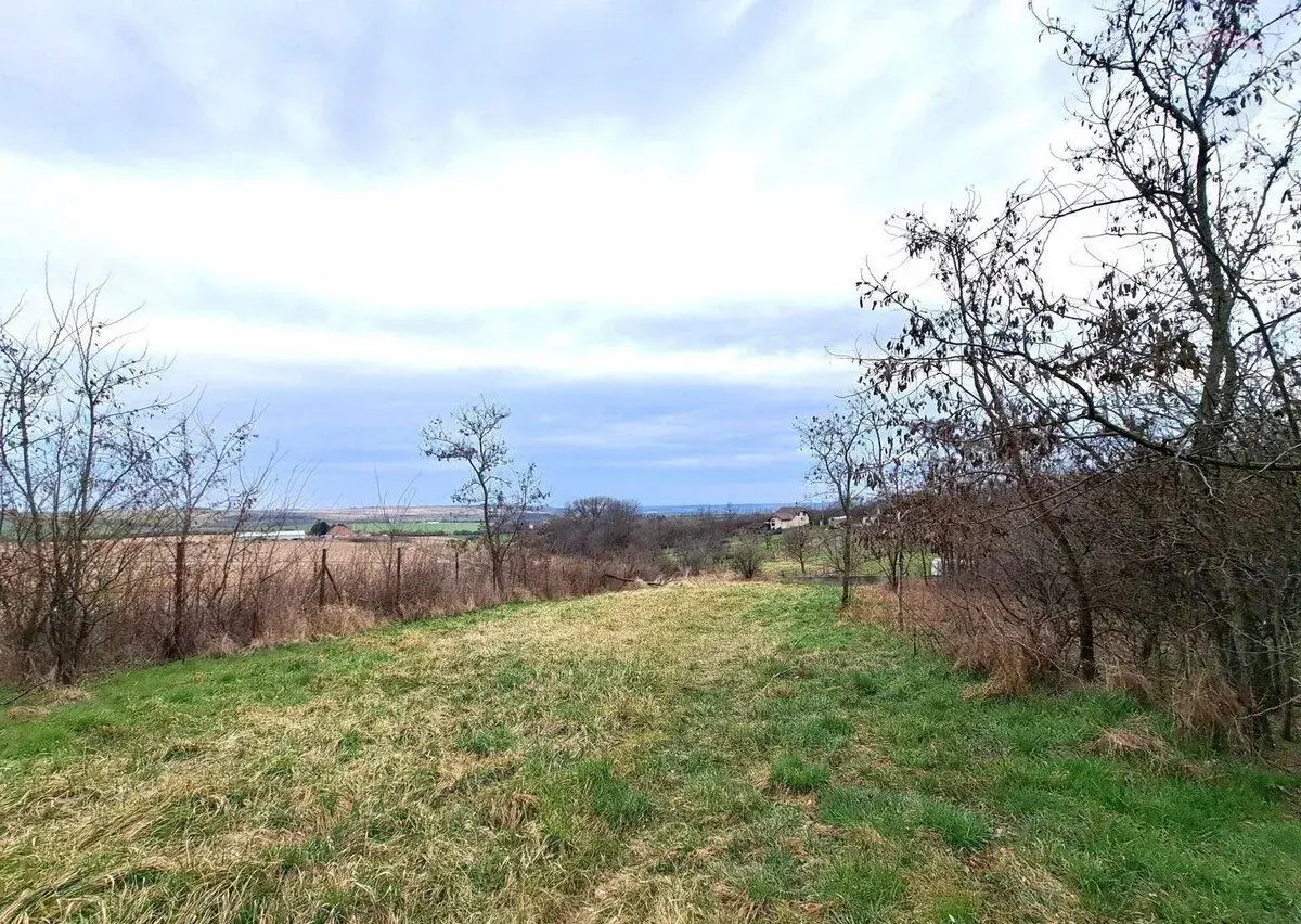Predaj pozemku 985 m2 Nitrianske Hrnčiarovce