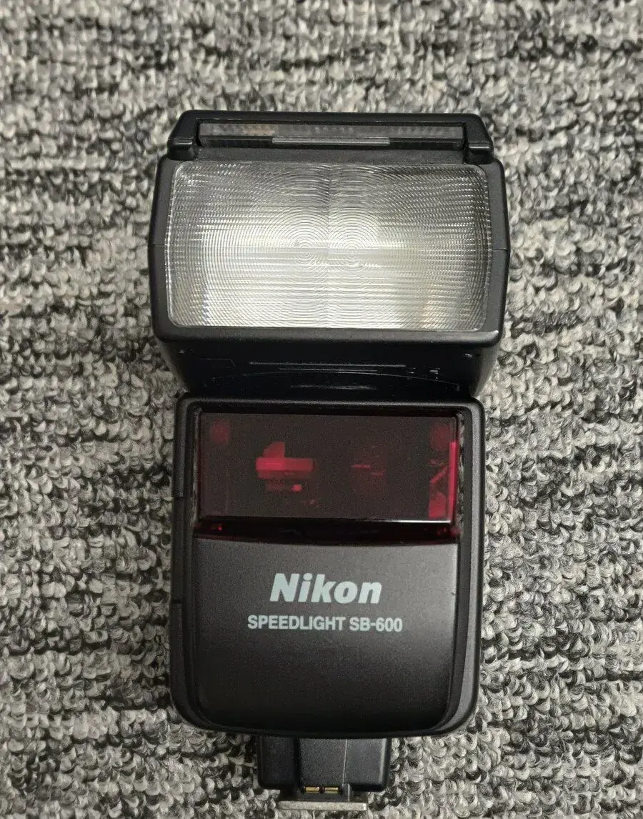 Blesk Nikon SB-600 + stojanček, originálna krabica