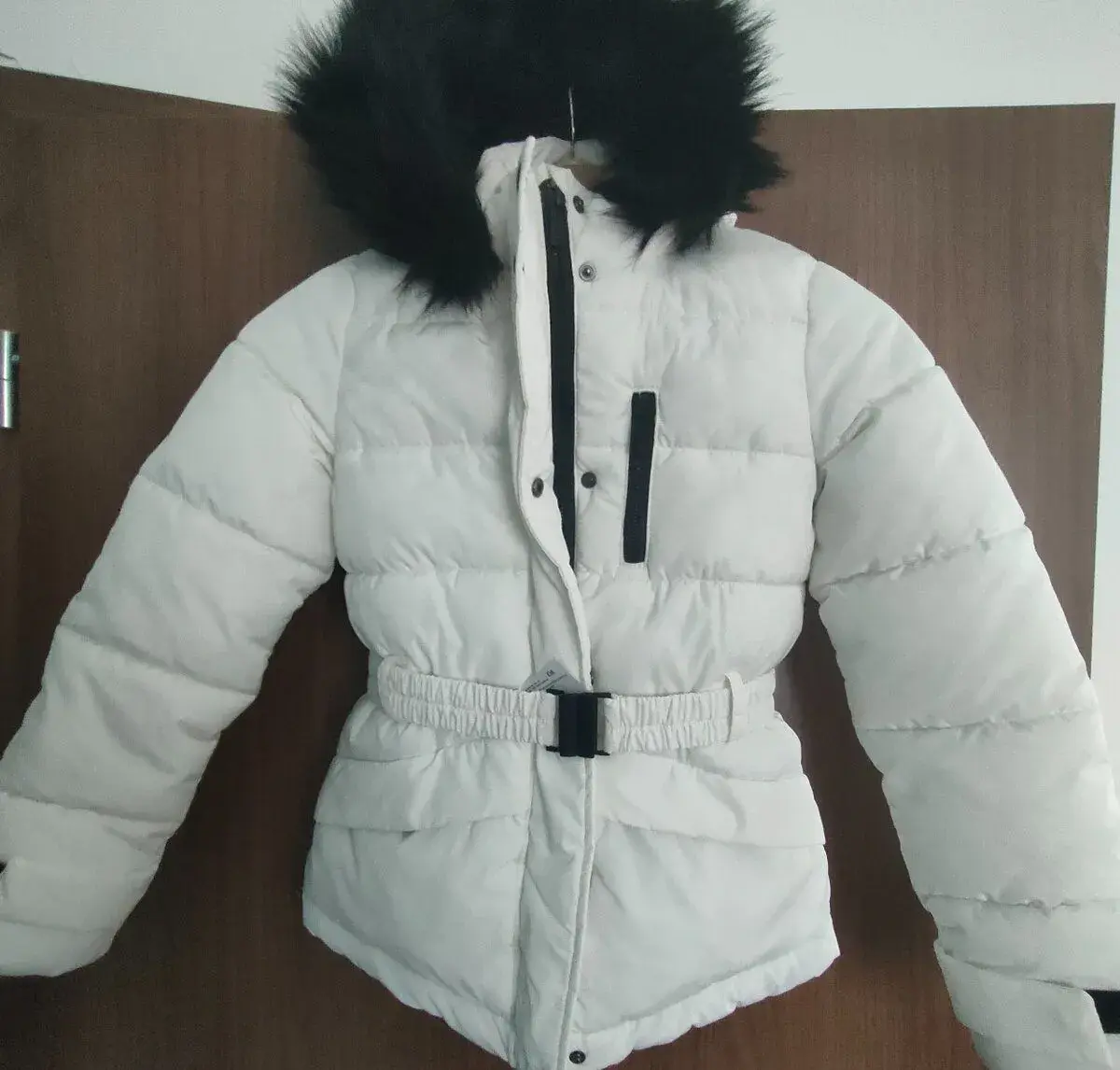 Biela zimná bunda C&A s kožušinkou, veľ. 140